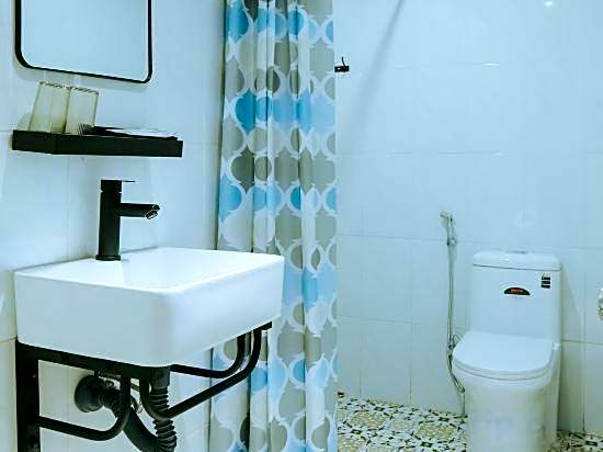 LA VIE EN ROSE HOTEL 2