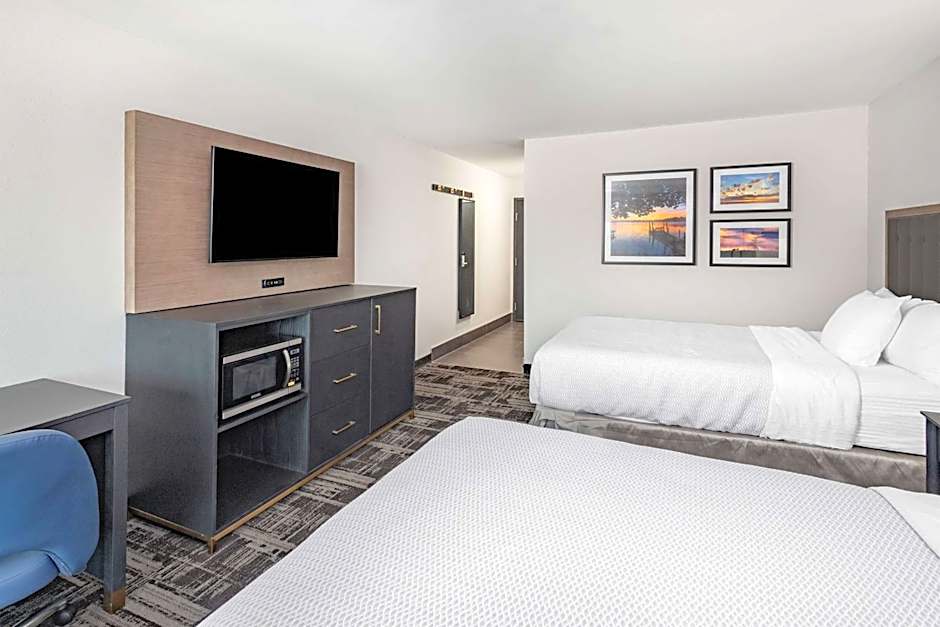 LaQuinta Suites by Wyndham South Bend Notre Dame Area