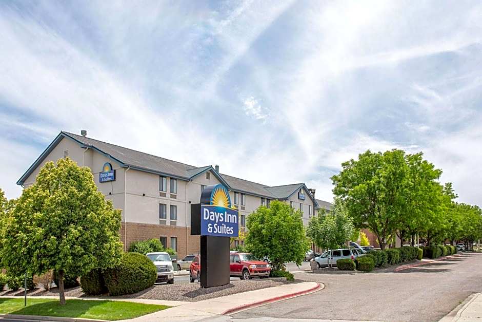 Days Inn & Suites by Wyndham Denver International Airport