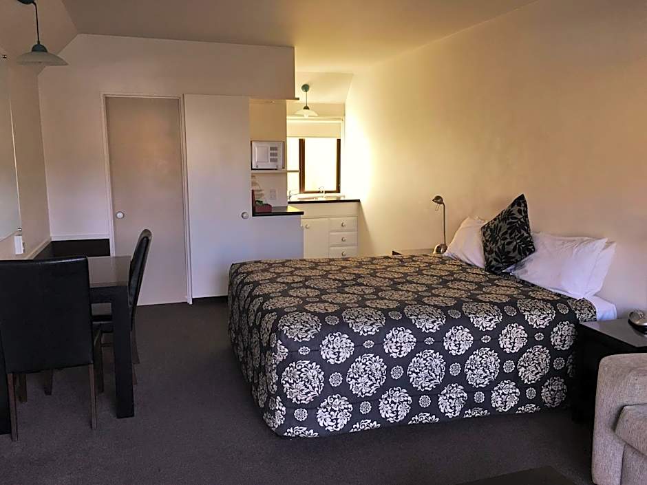 Cable Court Motel