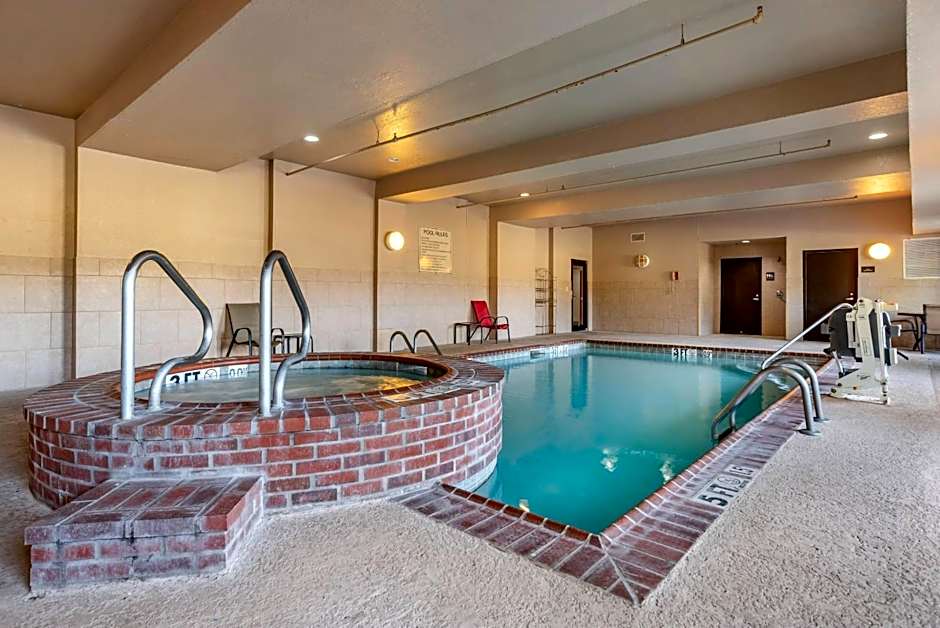 Comfort Inn & Suites Clinton - Jackson West