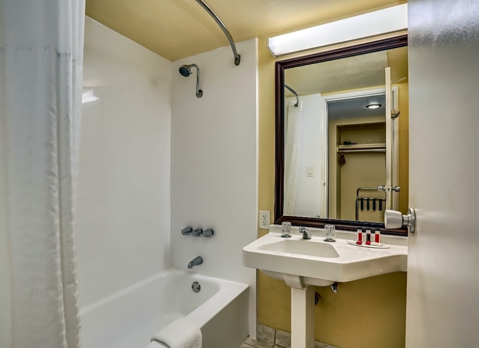 Days Inn by Wyndham Palm Springs
