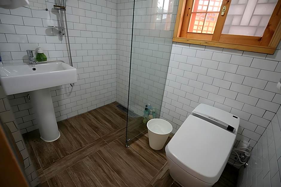 Gaeunchae Hanok Guesthouse Jeonju 2