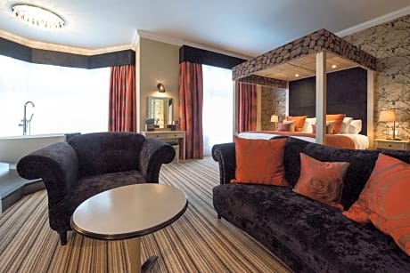 Suite with 1 King Bed - Non-Smoking