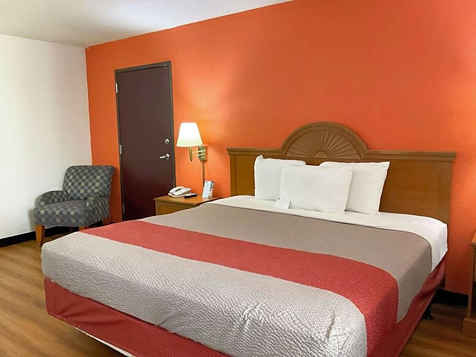 Photo 1 of 5 of 1 King Bed, Accessible, Nonsmoking