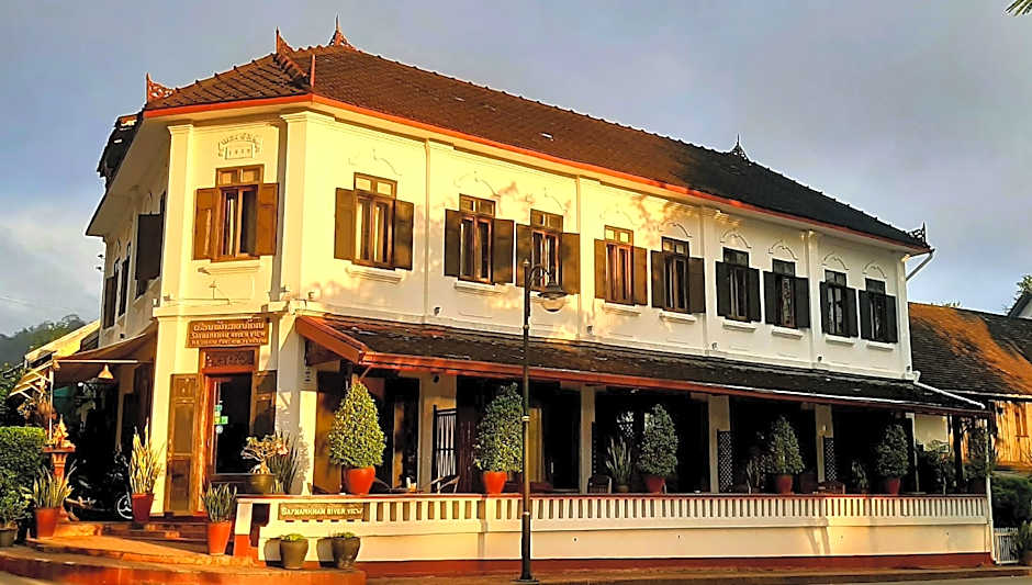 Saynamkhan River View