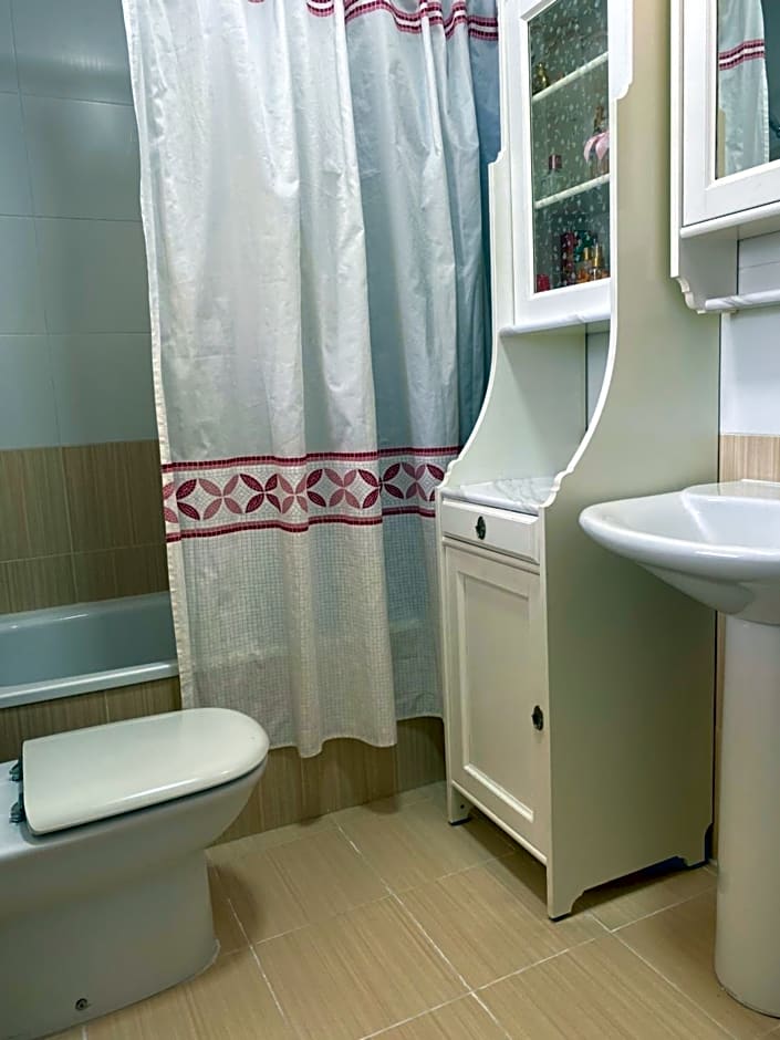 Habitación con baño privado en casa del Anfitrión