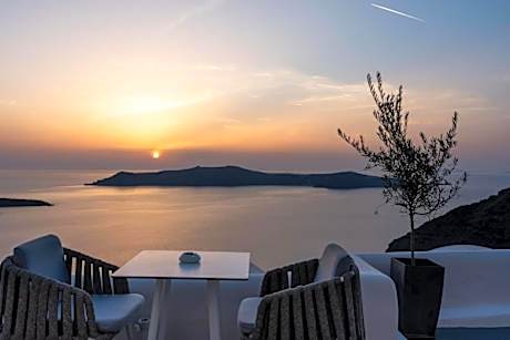 Sunset Twin Suite with Caldera and Sea view