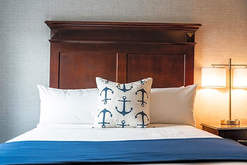 Newport Beach Hotel And Suites