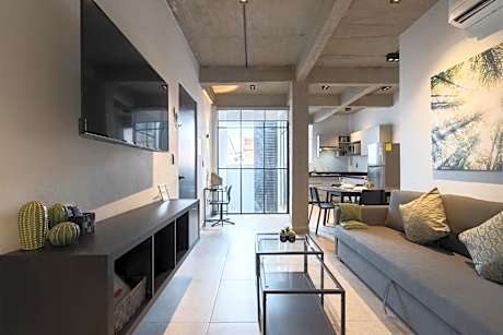 Zielo 2bdrm 2 bath Private balcony, Rooftop Walk to Zocalo