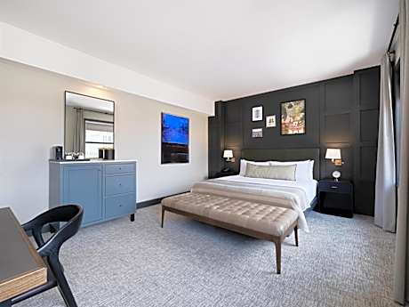 Deluxe King Room - Hearing Access
