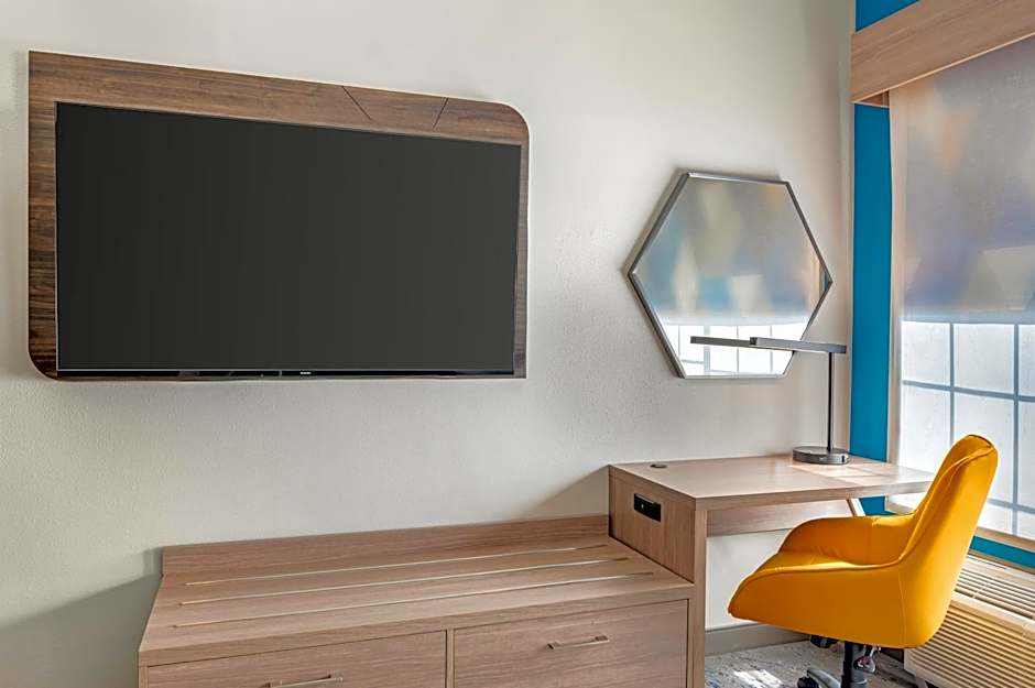 Holiday Inn Express & Suites Indianapolis - East by IHG