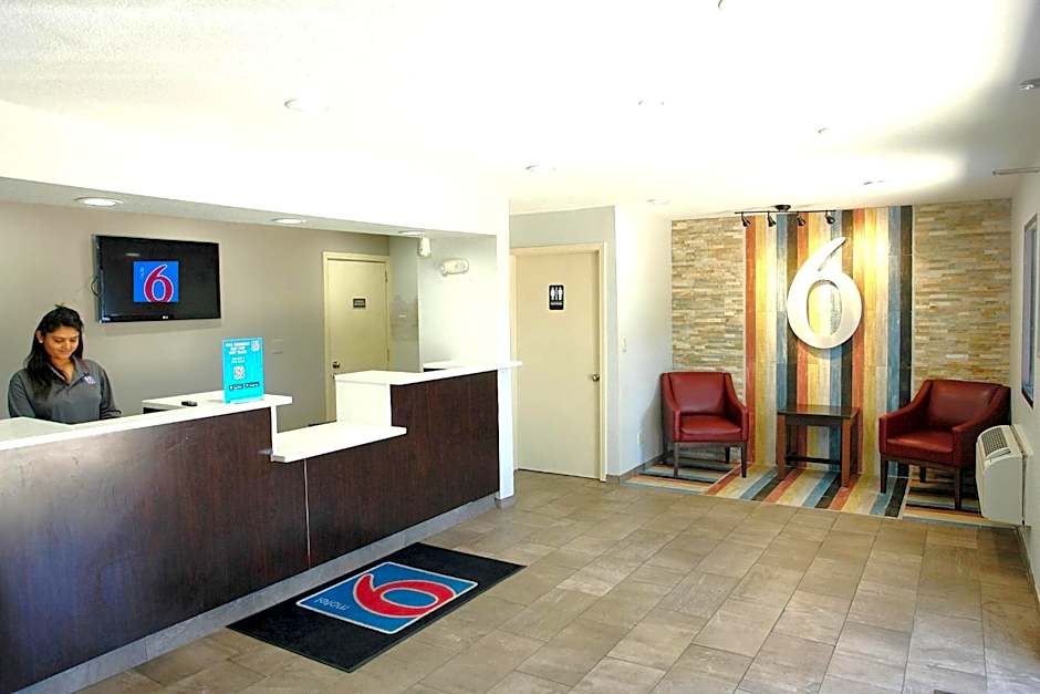 Motel 6 Hattiesburg, MS