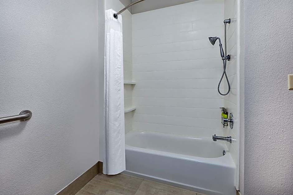Holiday Inn Express and Suites Three Rivers By IHG