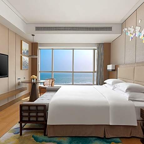 One-Bedroom Suite with Ocean View - Lounge Access