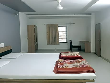 Executive Deluxe Larger