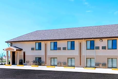 Super 8 by Wyndham Bowman