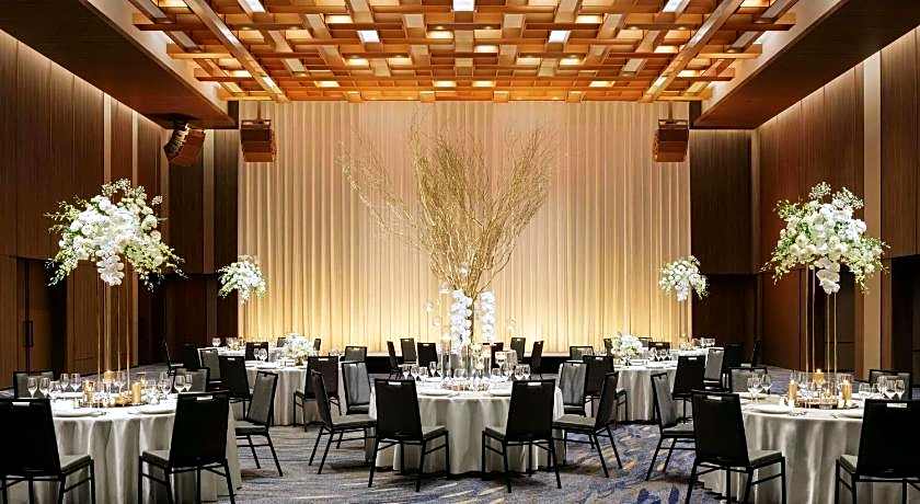 THE OSAKA STATION HOTEL, Autograph Collection