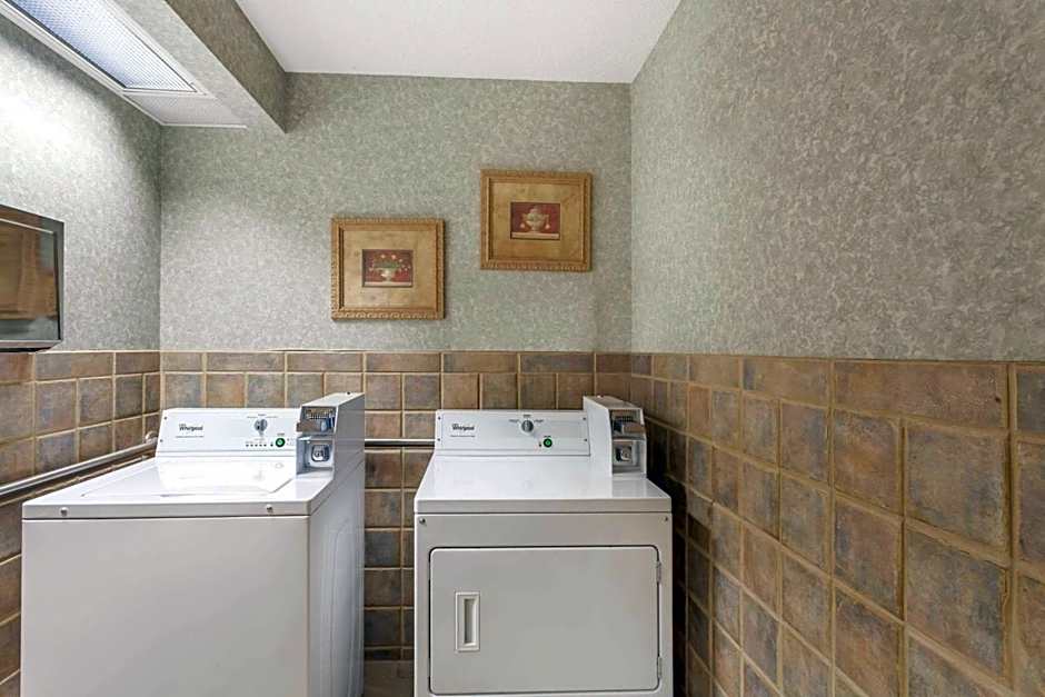 Super 8 by Wyndham Erwin