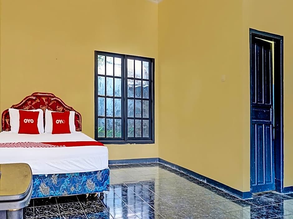 SPOT ON 91797 Mutiara Guest House