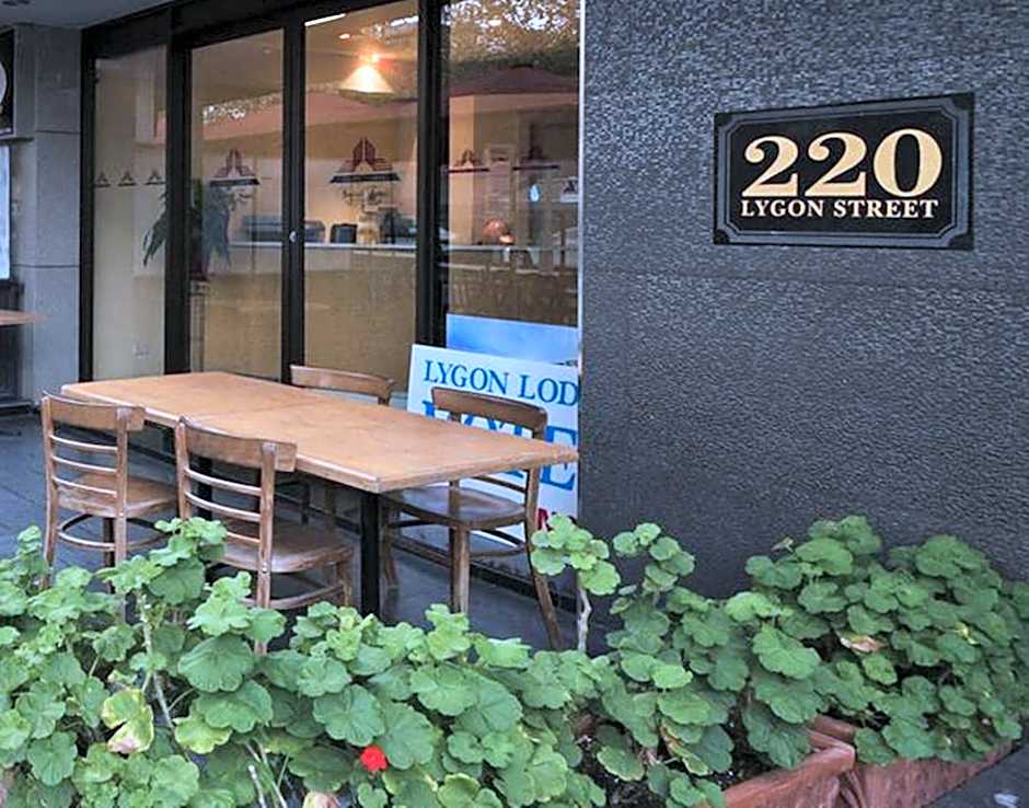 Carlton Lygon Lodge Studio Apartments