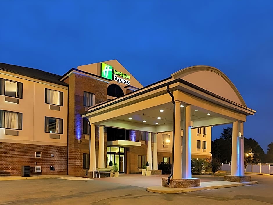 Photo 1 of 37 of Holiday Inn Express & Suites Sylacauga By IHG