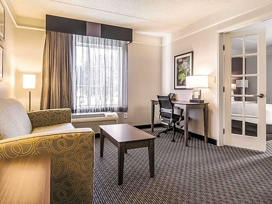 La Quinta Inn & Suites by Wyndham Alexandria Airport