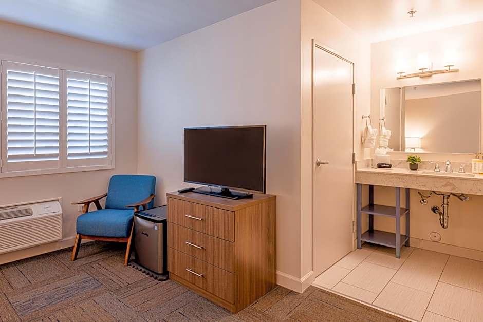 Inn At Moss Landing Point