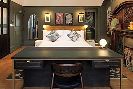 Heritage King Suite
