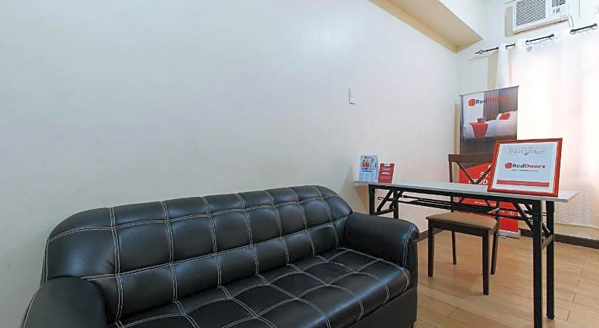 RedDoorz @ CMS Apartelle Olongapo City
