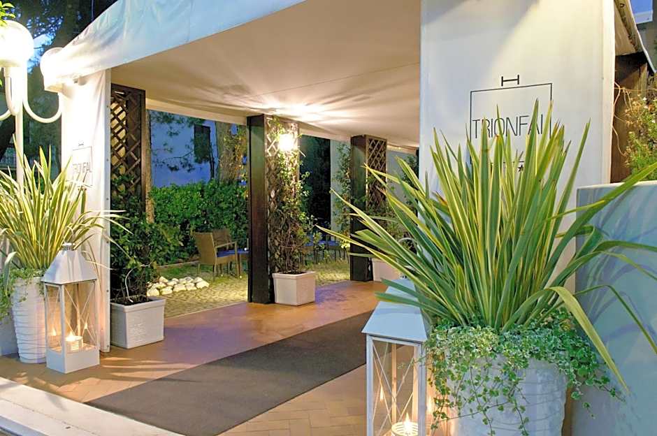 HOTEL TRIONFAL - Fronte Mare - Vicinissimi al Centro