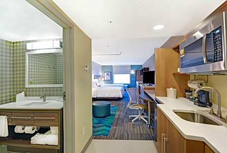 Queen Studio with Two Queen Beds - Non-Smoking