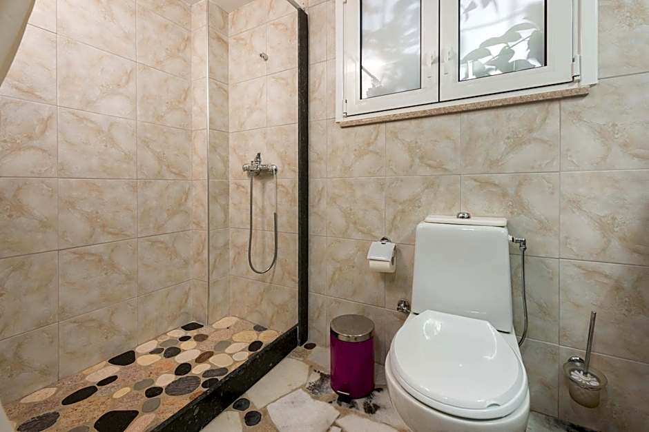 Elefteria Apts & Suites