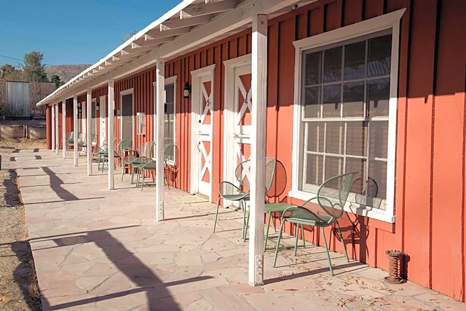 Room 3 - Downtown Joshua Tree Motel - Pet Friendly - Walk to Shops & Visitor Center, Minutes to Park Entrance