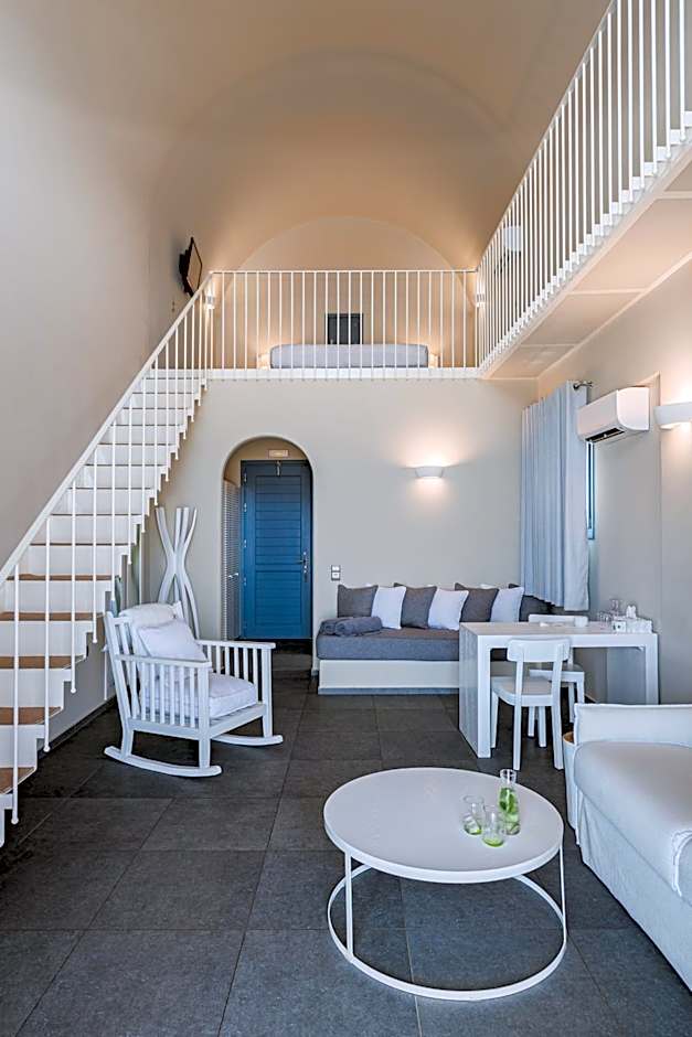 Acroterra Rosa Luxury Suites