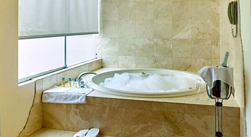 Thunderbird Carrera Hotel & Casino