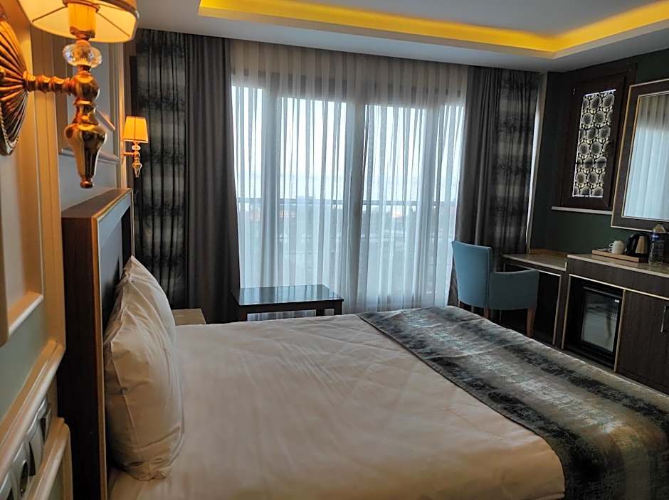 Magnaura House Hotel