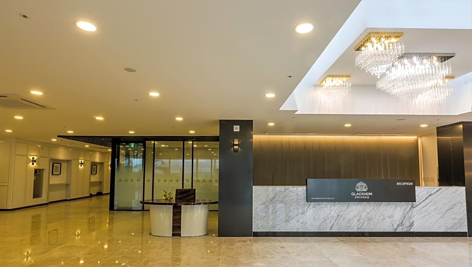 GLADSHEIM HOTEL