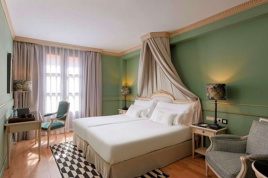 Eugenia de Montijo, Autograph Collection by Marriott