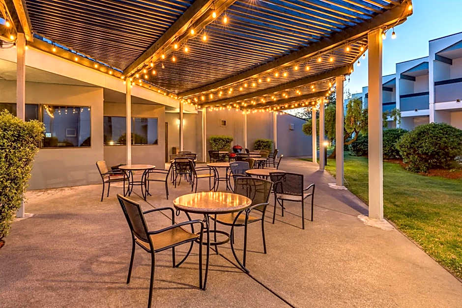 Best Western Plus Wine Country Inn & Suites