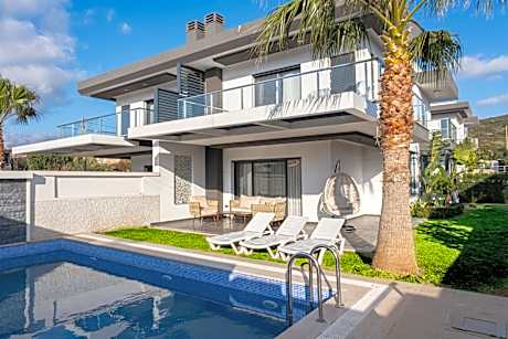 Çeşme lüks huzurlu yeni villa