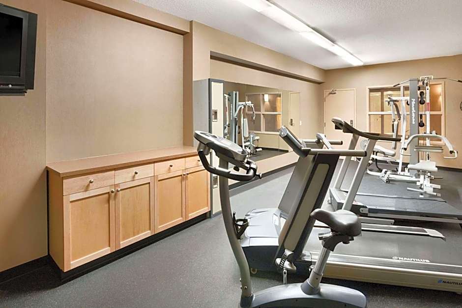 Days Inn & Suites by Wyndham Cochrane