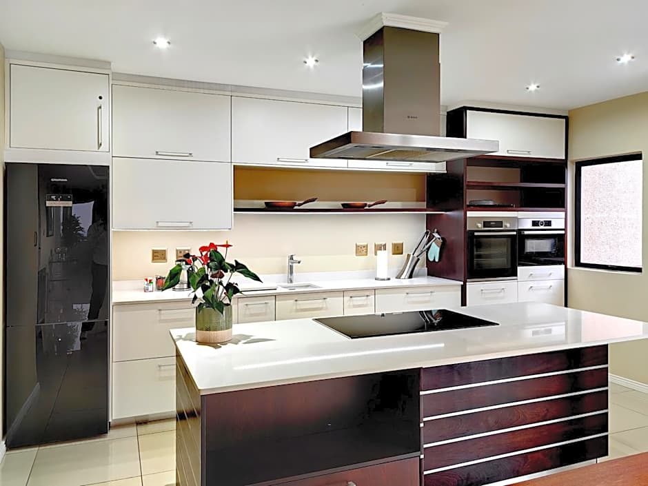 4 on Pritchard Luxury Suites