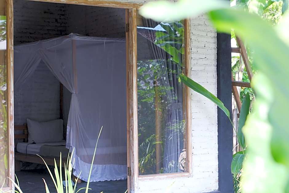 Jungle House - surf & stay