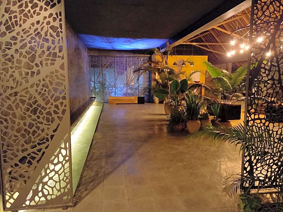 Casa Beach Hotel "Casa Del Mar"