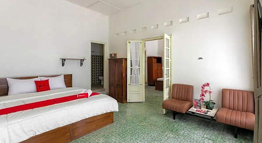 RedDoorz Syariah near Titik Nol Yogyakarta