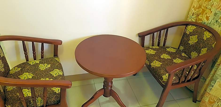 Queenslander Hotel and Restaurant