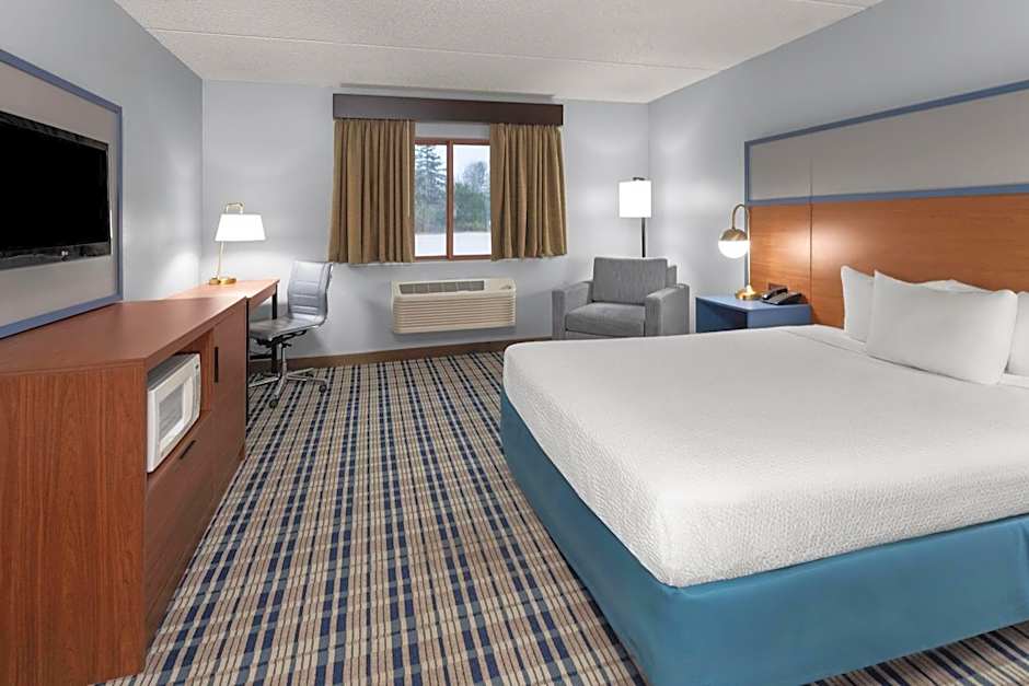 AmericInn by Wyndham Green Bay West