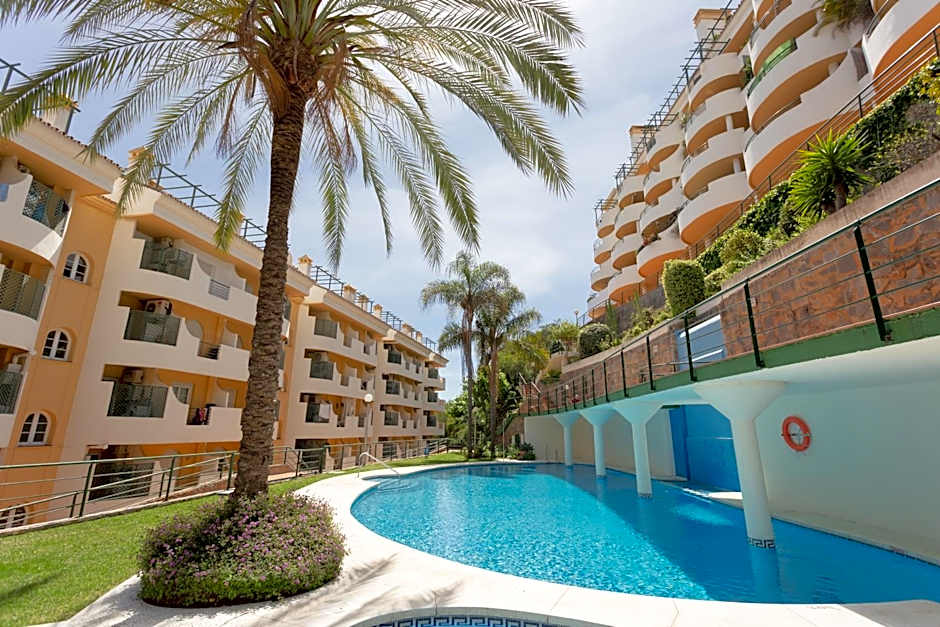 Señorío de Aloha Apartahotel