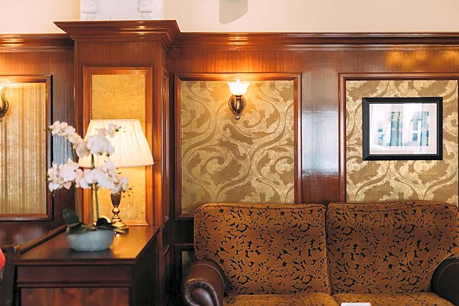 Adair Arms Hotel